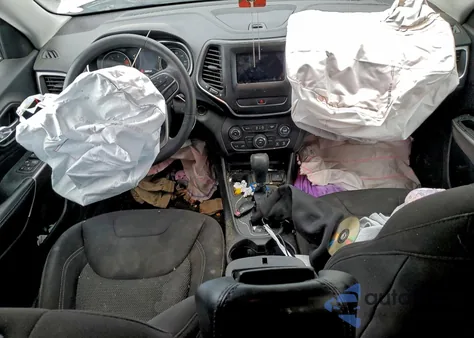 2020 Jeep Cherokee Latitude z USA, uszkodzony, nr VIN 1C4PJLCB9LD652848